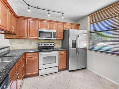 3520 Whitehall Dr unit 2030, West Palm Beach, FL 33401 - photo 6