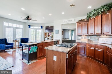 19142 Potomac Crest Dr, Triangle, VA 22172 - photo 7