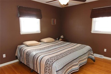 6816 Larsen Ln, Shawnee, KS 66203 - photo 3