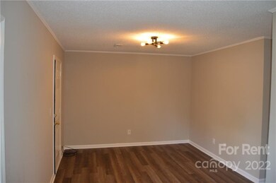 647 W Sharpe St, Statesville, NC 28677 - photo 4