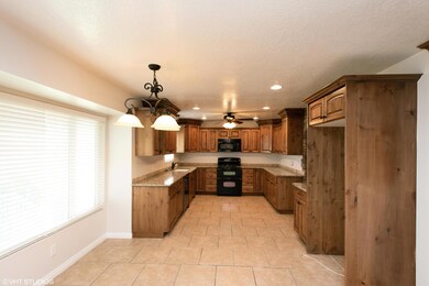 04_588S1410W_177001_Kitchen_HiRes