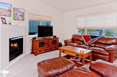 [photo 2355545] Living Room