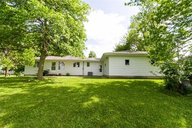 308 Maple St, Center Point, IA 52213 - photo 5