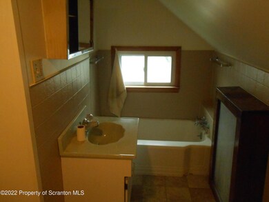 105 W Warren St, Dunmore, PA 18512 - photo 7