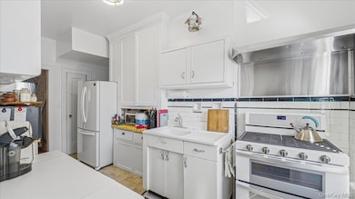 52-61 66th St, Flushing, NY 11378 - photo 6