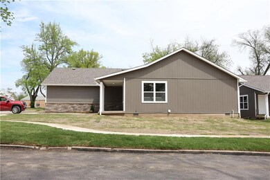 902 N 9th St, Neodesha, KS 66757 - photo 4