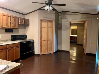 Kitchen / Dining Area