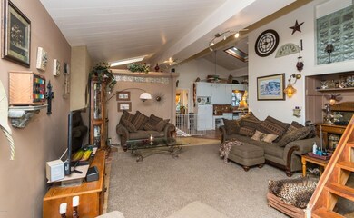 004_Living Room