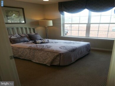 172 S Charlotte St, Pottstown, PA 19464 - photo 2