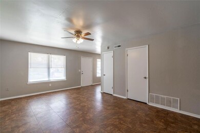 1633 NE 4th St, Moore, OK 73160 - photo 7