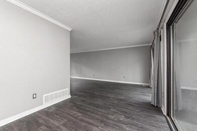 T 1230 Ashland Ave00011