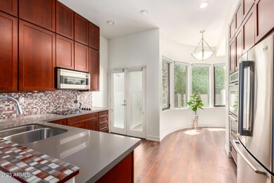 EAT IN KITCHEN SPACE