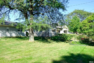 1833 W 38th Place, Davenport, IA 52806 - photo 6