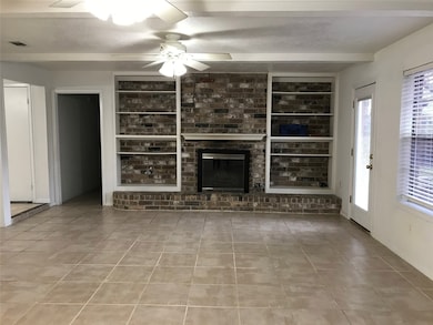 16450 Hibiscus Ln, Friendswood, TX 77546 - photo 5