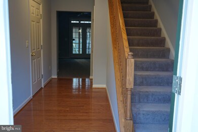 9149 Silvershadow Ct, Lorton, VA 22079 - photo 2