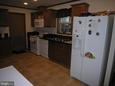 1284 Lamplight Rd, Inwood, WV 25428 - photo 5