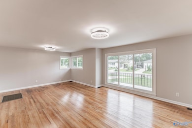 816 Giles Dr NE, Huntsville, AL 35801 - photo 7