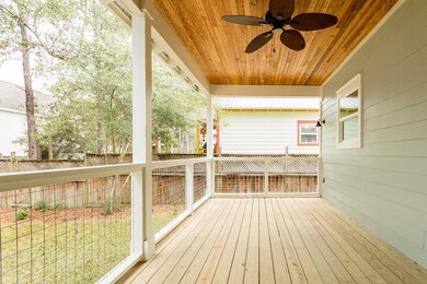 E Pt Washington - Back Porch N54A0777 co