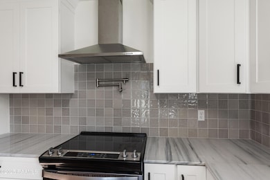 COMPLETELY UPDATED KITCHEN