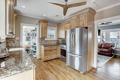 802 W Melwood St, Houston, TX 77009 - photo 7