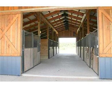 Stable/Barn. 9 stall horse barn