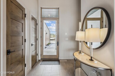 6_Entryway_high_4225768