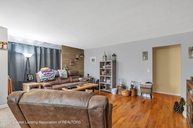 2311 Chatham Rd, Lansing, MI 48910 - photo 3