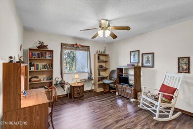 14-3104 N Broadway-14