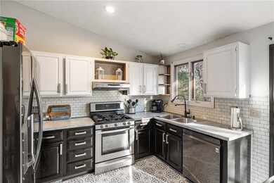 80 Oakside St, Warwick, RI 02889 - photo 6