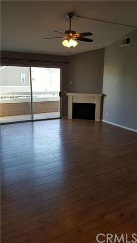 Spacious Living Area w Vaulted Ceiling, Balcony & 