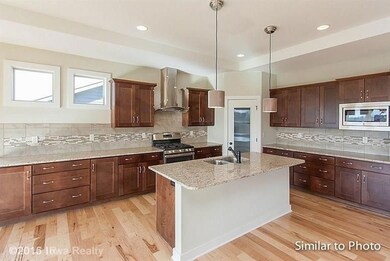 9523 Rushbrook Dr, Johnston, IA 50131 - photo 4