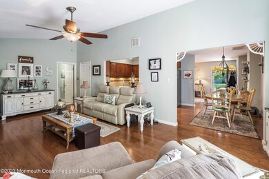 10-Living to Breakfast and Kitchen