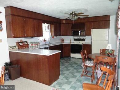 2917 Adams Dr, Chambersburg, PA 17201 - photo 6