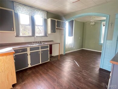 415 E Maple St, Scott City, MO 63780 - photo 6