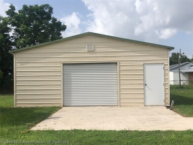 305 S Pine Ave, Lake Placid, FL 33852 - photo 2