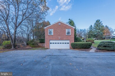 1048 Twin Lakes Dr, Harrisburg, PA 17111 - photo 7
