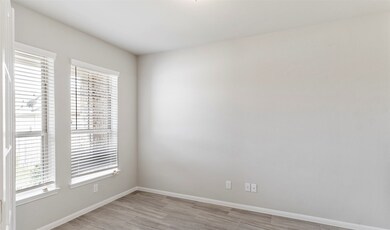 1747 Yaupon Trail Ct, Alvin, TX 77511 - photo 4