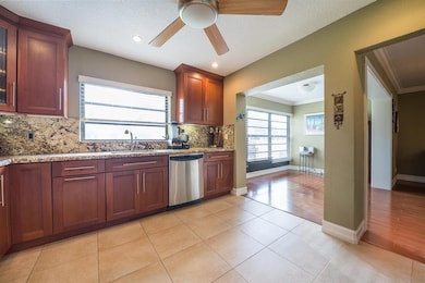 4763 Quailwood Crescent-large-007-9-4763