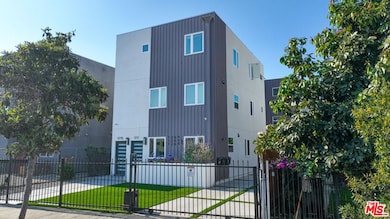 1269 W 36th St, Los Angeles, CA 90007 - photo 3
