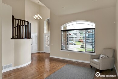 2_EntranceLiving