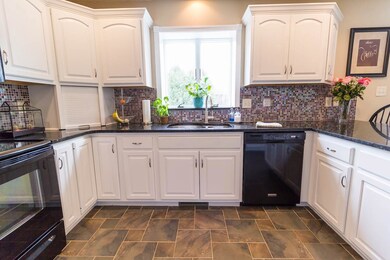 711 Eagle Ridge Rd, Cedar Falls, IA 50613 - photo 2