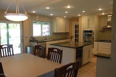 Eat-in Kitchen
