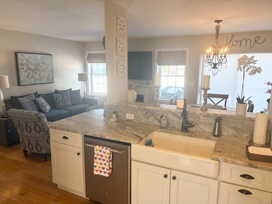 Open Floor Plan for Kitchen, Living Room and Dinin