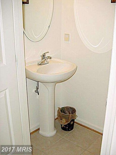 13501 Avonmore Dr, Herndon, VA 20171 - photo 4