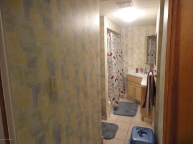 4 Olendike St unit L26, Throop, PA 18512 - photo 7