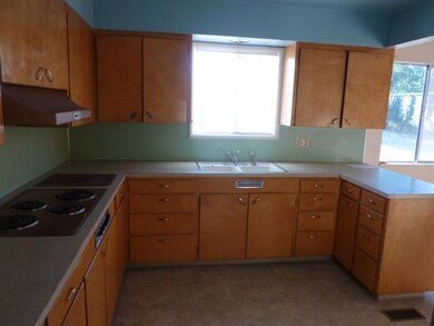 1658 Brookdale Ave, Medford, OR 97504 - photo 5