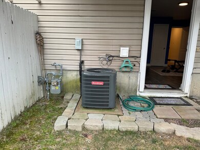 40 Winchester Ln unit 16, Fall River, MA 02721 - photo 5