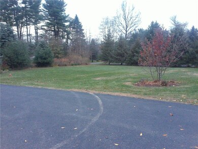 5244 S Mountain Dr, Emmaus, PA 18049 - photo 4