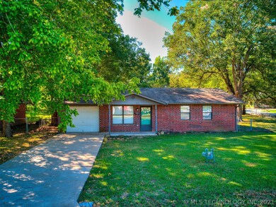 513 W Grand Ave, Eufaula, OK 74432 - photo 3