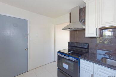 23 Mcalpin St unit 2nd Floor, Albany, NY 12209 - photo 5